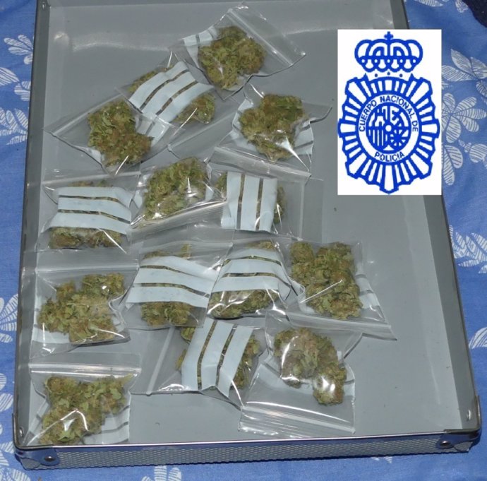 Bolsas con droga descubierta en la casa de los detenidos.