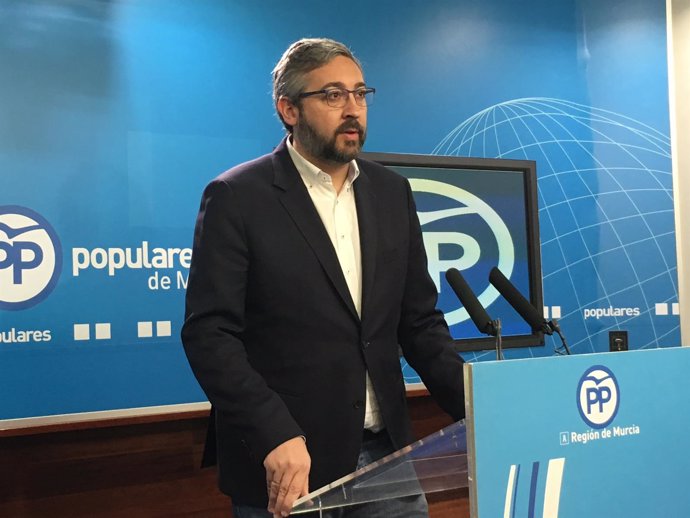 El portavoz del PP regional, Víctor Martínez