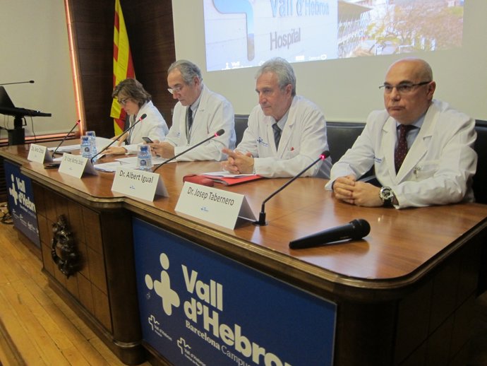 A.Ochoa; V.Martínez Ibáñez, Albert Igual i J.Tabernero (Hospital Vall d'Hebron)