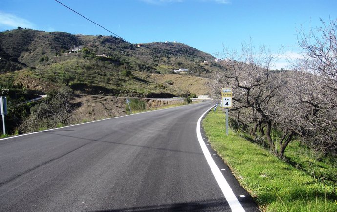 Carretera arreglada de la Diputación 
