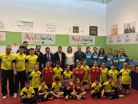 Reyes subraya la importante trayectoria del Real Club de Tenis de Mesa de Linares