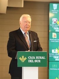 El Colegio de Economistas de Huelva concede el primer premio 'Confluencia' a José Luis García Palacios