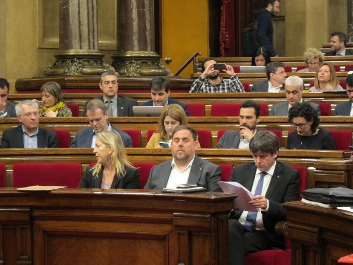  Neus Munté, Oriol Junqueras,  Carles Puigdemont En El Ple Del Parlament