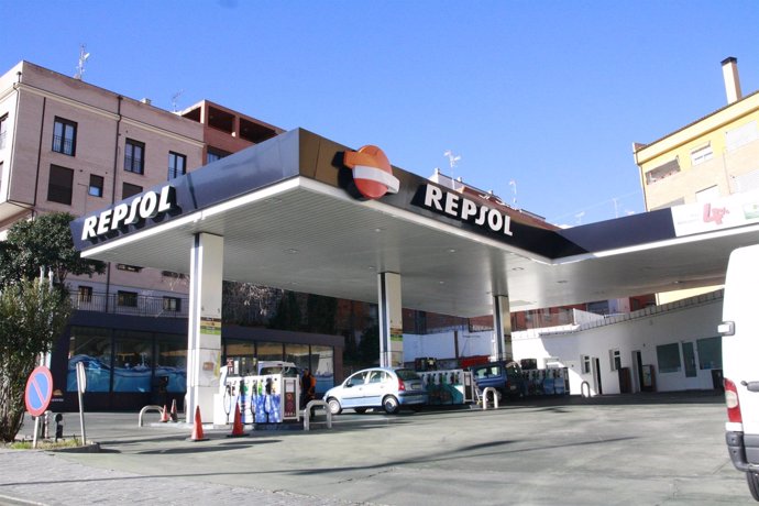Gasolinera, Repsol, Gasolina, Coches, Combustible, Diesel, Repostar