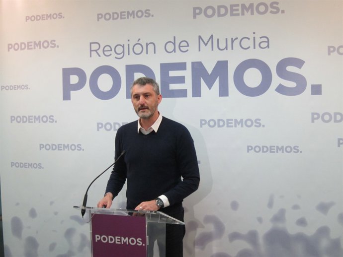  Óscar Urralburu, durant la Roda de Premsa