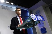 El PP dice que Podemos no critica a Maduro porque "no puede morder la mano que le ha dado de comer"