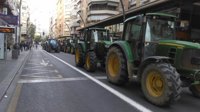 Los agricultores acuerdan una reunión con el Gobierno central, pero los tractores seguirán en el centro de Murcia