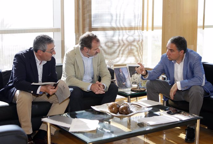 Diputación Málaga Bendodo reunido con Sichar Ciudadanos Cs y Salado PP reunión
