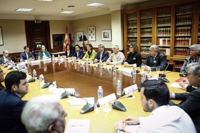 El presidente de Ciudadanos, Albert Rivera, con opositores venezolanos