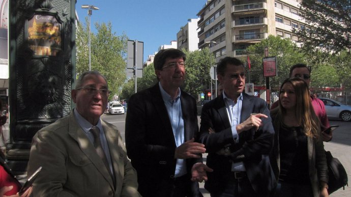Juan Marín junto a representantes de Ciudadanos en Córdoba