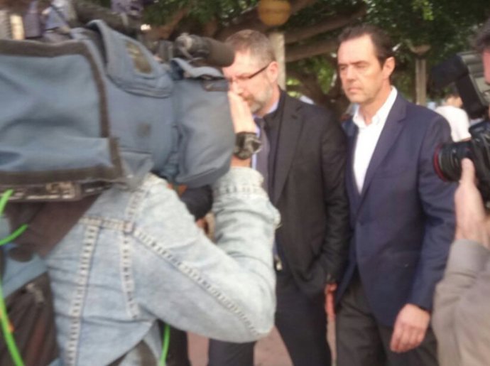 Miguel López acude a los jzugados a firmar