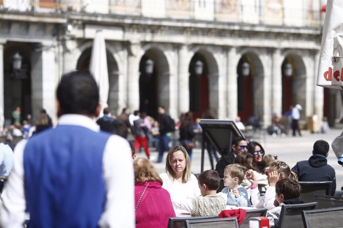 Bar, bares, gente, personas, persona, hostelería, turismo en Madrid, turistas