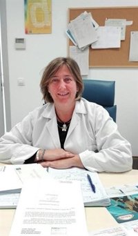 El Ayuntamiento de Puente Genil (Córdoba) reconoce a la trabajadora social de los centros de salud por su labor