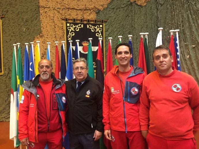 Zoido durante su visita en Torrelavega para asistir a un ejercicio de la UME