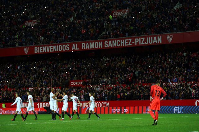 El Sevilla prohíbe todo símbolo de 'Biris' en el Sánchez-Pizjuán