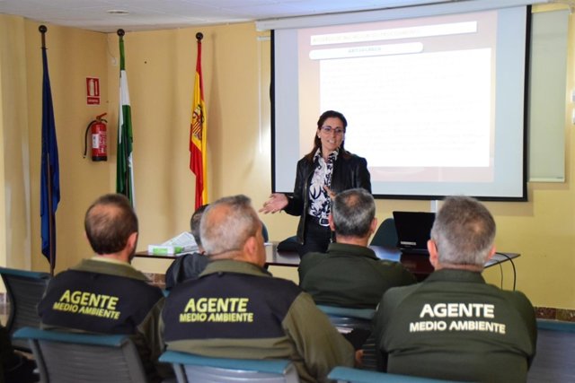 Nota Y Fotos / Agentes De Medio Ambiente Participan En Un Curso Formativo De La 
