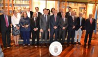 El Parlamento homenajea a la 'Comisión dos 16', los "inspiradores intelectuales" del Estatuto