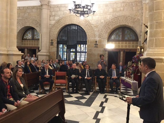 Inauguración de la iluminación artística de la iglesia de San Pedro de Mengíbar