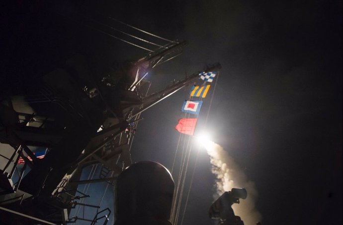 El 'USS Porter' lanza misiles 'Tomahawk' contra una base aérea en Siria