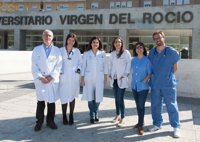 Premian a profesionales del Virgen del Rocío por su atención a un paciente que quedó sin síntomas tras un ictus