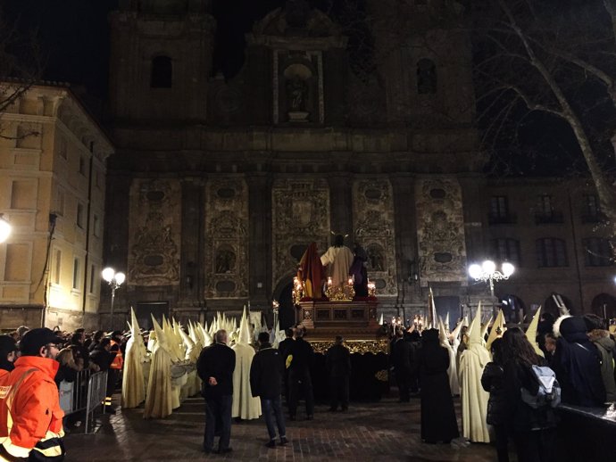 Entrada de la Cofradía de la Eucaristía a la Real Capilla de Santa Isabel 