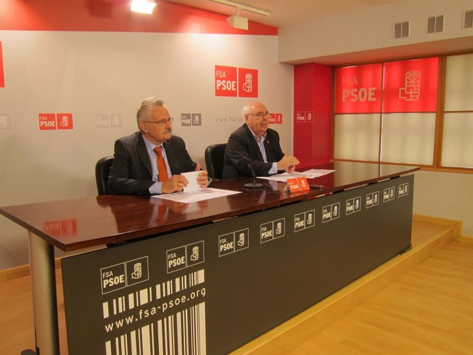 Antonio Trevín y Vicente Álvarez Areces en la sede de la FSA PSOE