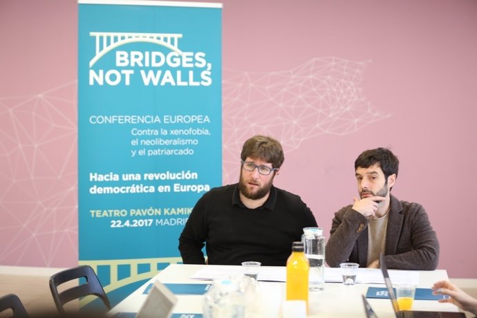 Pablo Bustinduy y Miguel Urbán en la conferencia internacional Bridges Not Walls