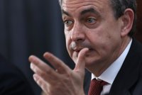 Zapatero pide a Rajoy que "escuche a Urkullu" y mantengan "una estrategia compartida" en el fin de ETA