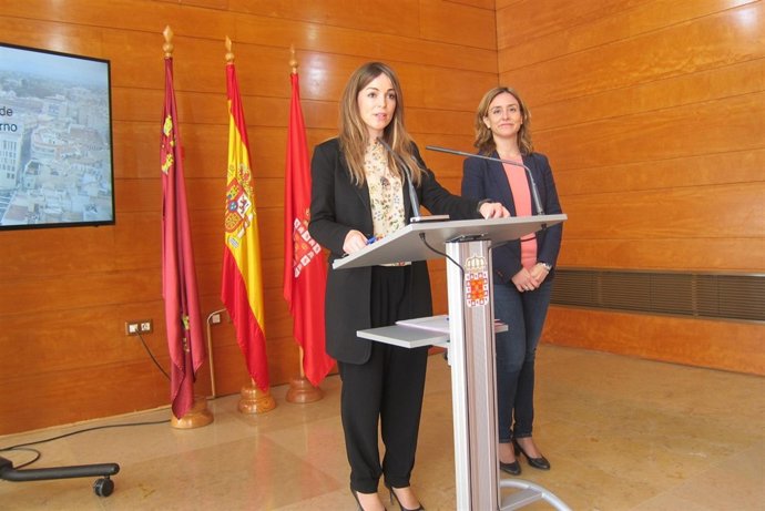 Rebeca Pérez contesta a preguntas de los medios tras rueda de prensa