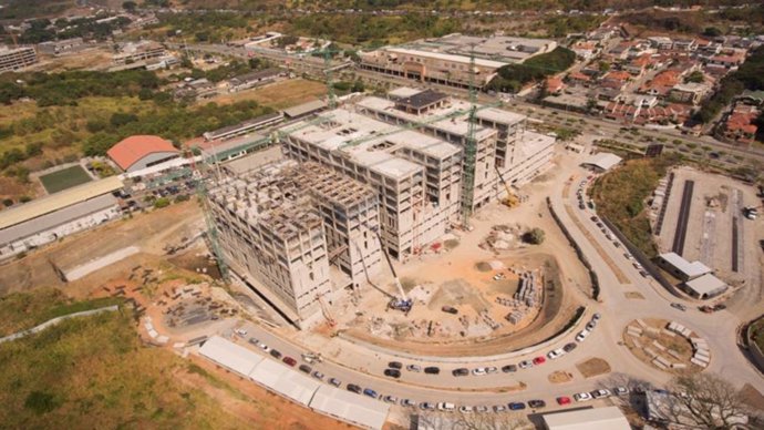 Grupo Puentes construye un hospital en Ecuador.