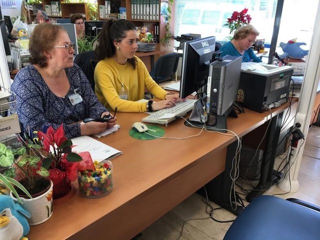 Una de las estudiantes en prácticas