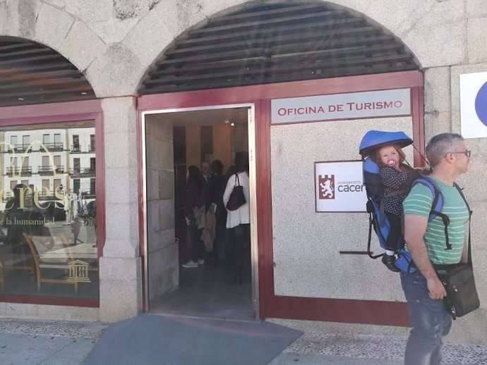 Oficina de turismo en la Plaza Mayor de Cáceres