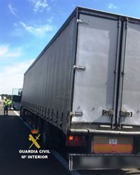 Investigan a un camionero por multiplicar por 7 la tasa de alcohol permitida en la AP-7