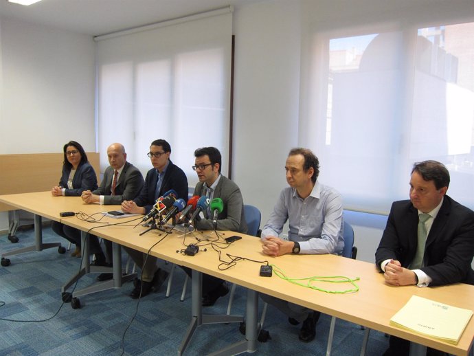 Representantes de las empresas de hostelería de Zaragoza, hoy en rueda de prensa