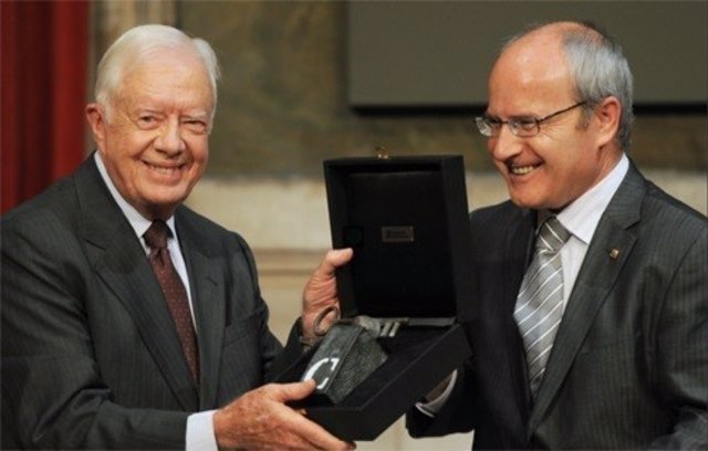 Jimmy Carte recibe el Premi Intl.Catalunya 2010 del pte.José Montilla