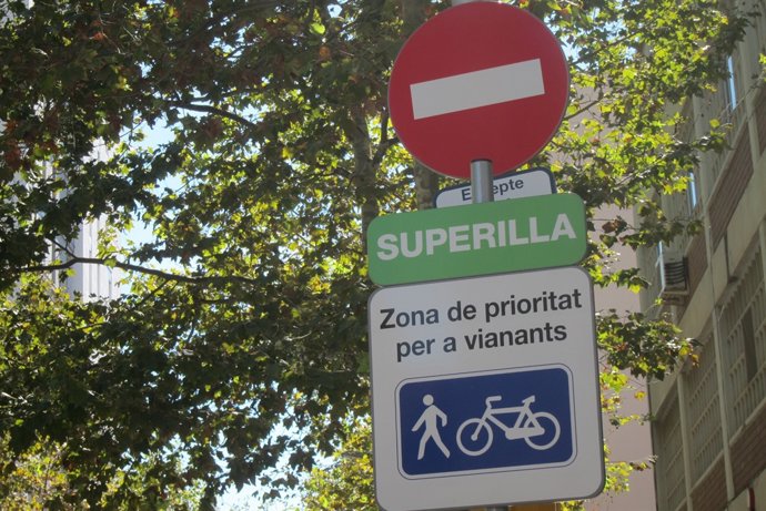 Superilla Del Poblenou De Barcelona