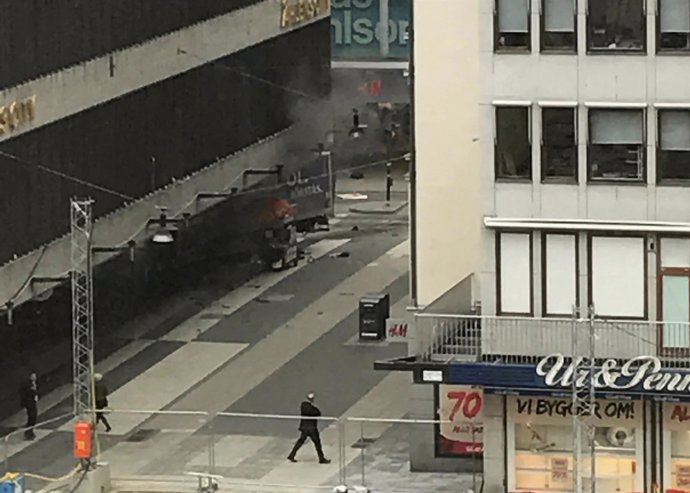 Un camión atropella a varias personas en Estocolmo