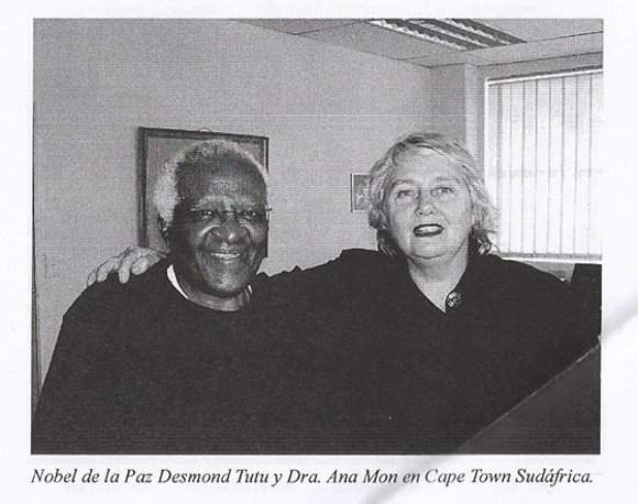 Desmond Tutu (premio Nobel, 1984) y Ana Mon