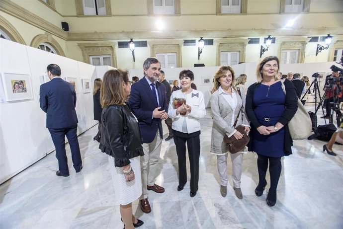 Diputación de Almería acoge la exposición solidaria de Carmen Pinteño