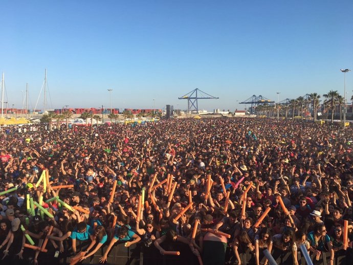 Las paellas llenaron la Marina Sur