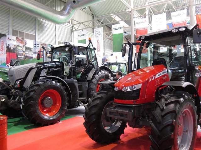 Tractores, maquinaria agrícola