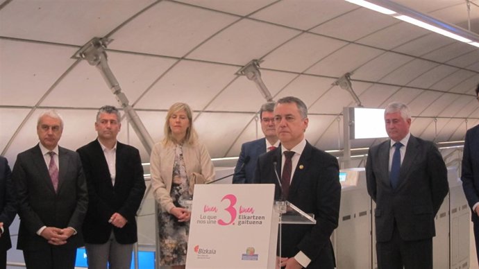 Minuto de silencio por las víctimas en la inauguración de la línea 3 del Metro