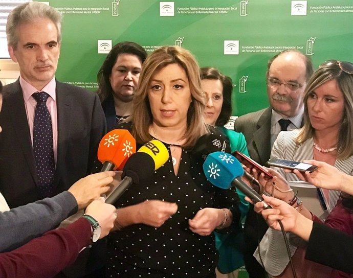 La presidenta de la Junta, Susana Díaz, en atenció als periodista