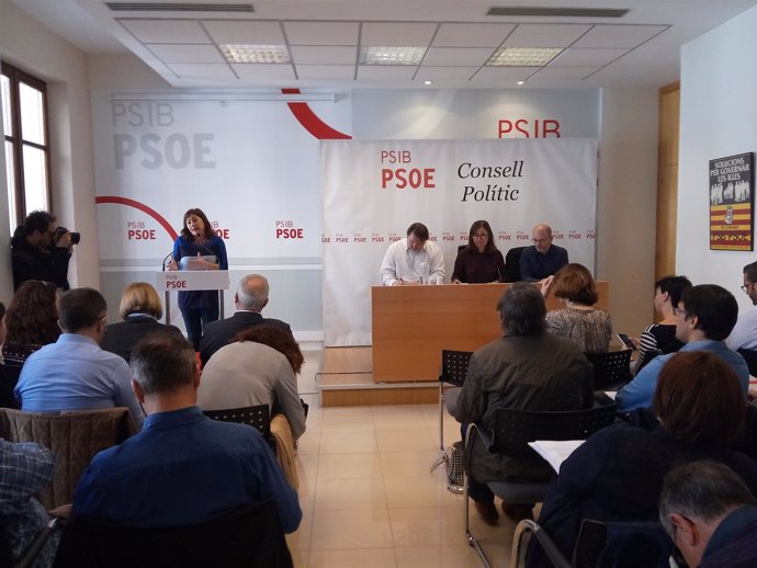 Francina Armengol en el Consejo Político del PSIB