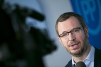 PP dice que la foto del desarme es la de la derrota de ETA y reprocha al PSE que se haga fotos que favorecen a Otegi