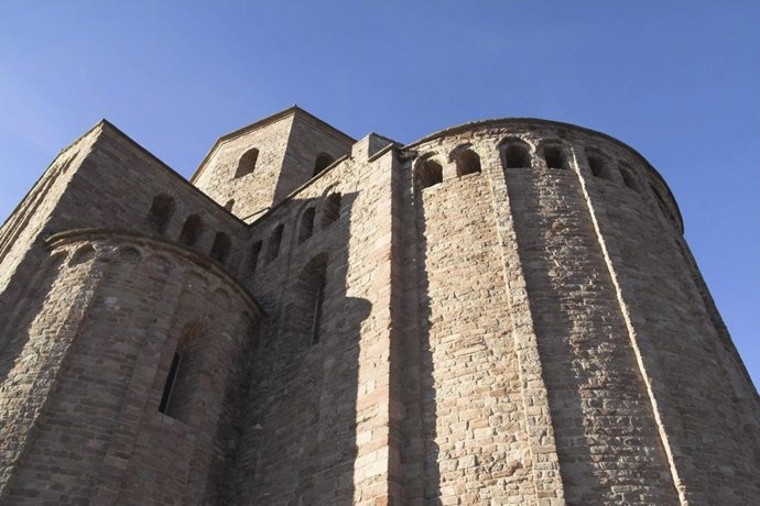 Absis De la Col·legiata Romànica De Sant Vicenç De Cardona.