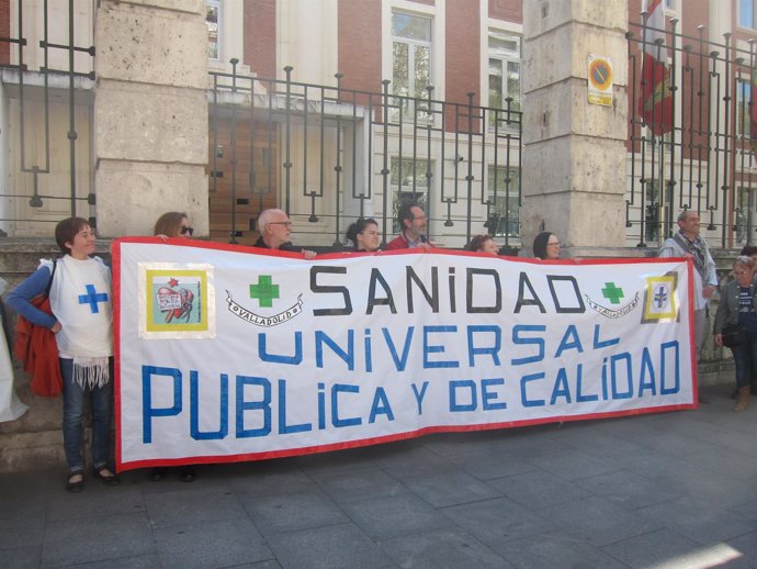 Valladolid. La Marea Blanca de CyL a las puertas de la Consejería de Sanidad
