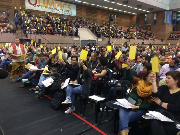 Votació en l'assemblea de creació del nou partit dels 'comuns'