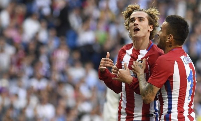 Antoine Griezmann y Ángel Correa celebran un gol en el Bernabéu