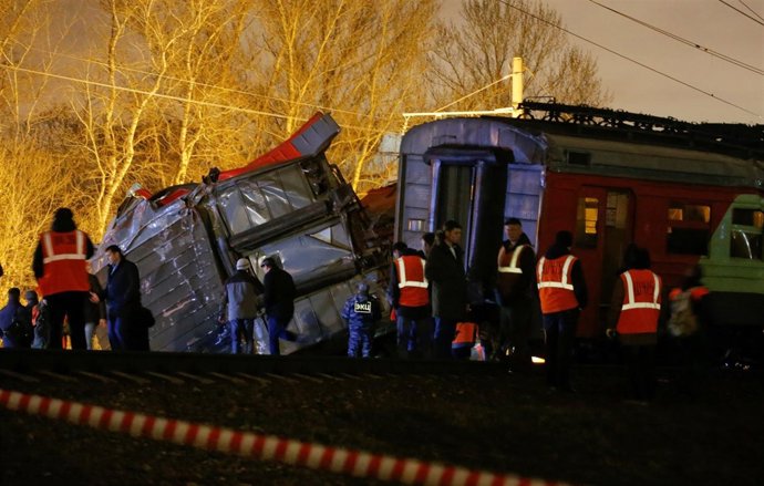 Dos trenes colisionan en el oeste de Moscú.
